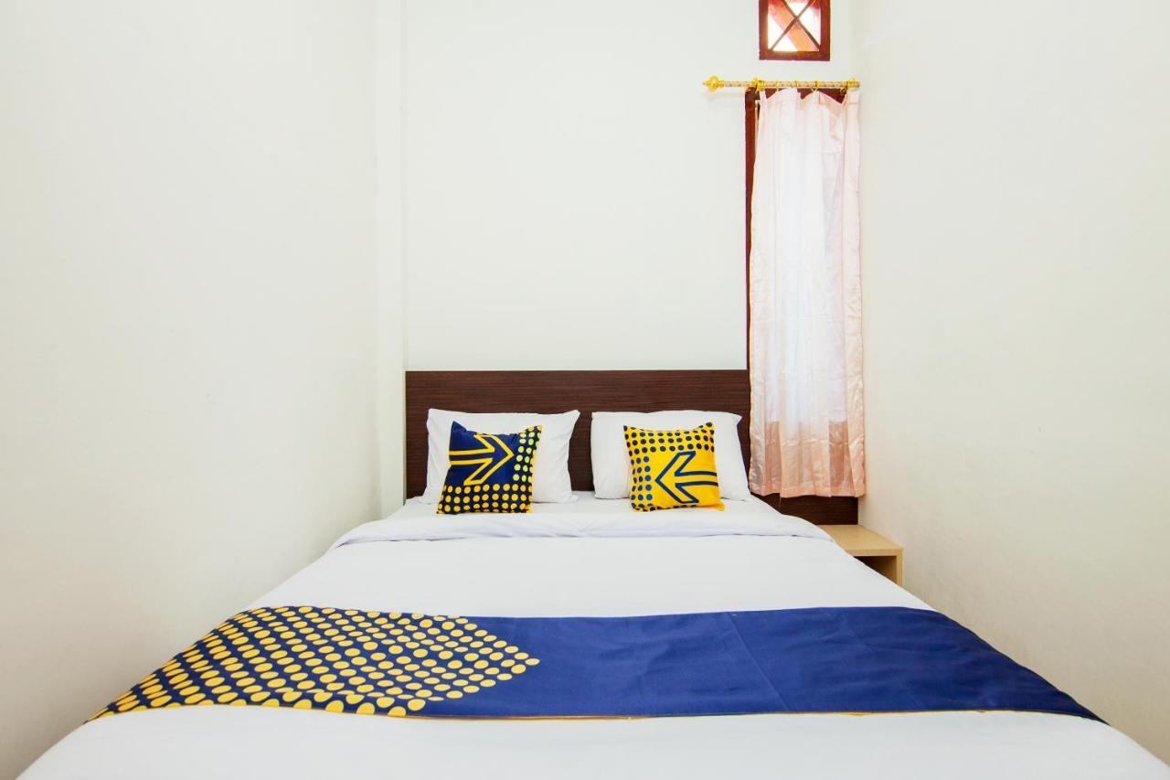Oyo 2220 Pink'S Guest House Tarutung Esterno foto