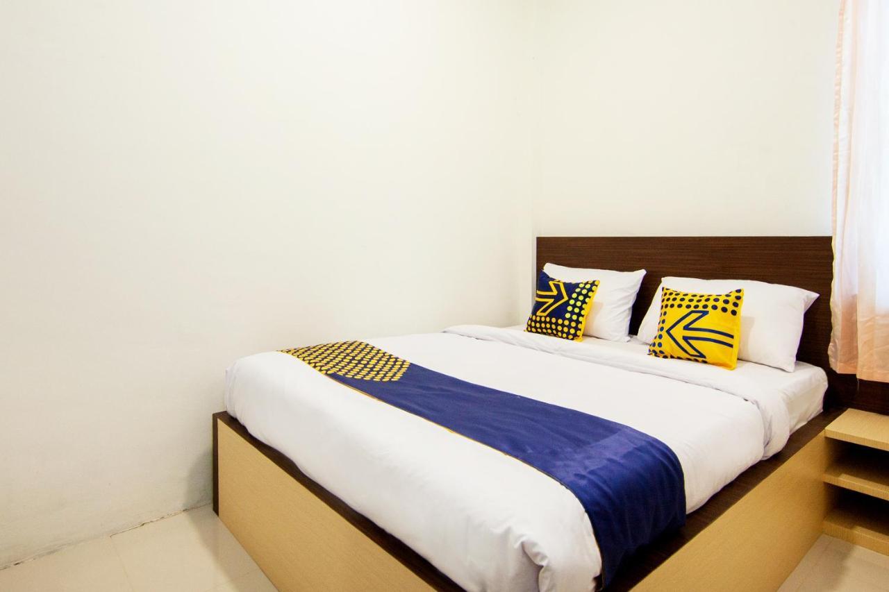 Oyo 2220 Pink'S Guest House Tarutung Esterno foto