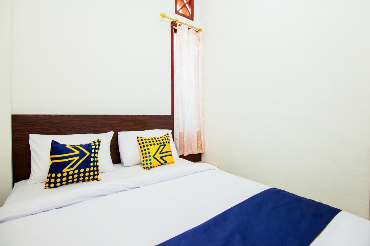 Oyo 2220 Pink'S Guest House Tarutung Esterno foto