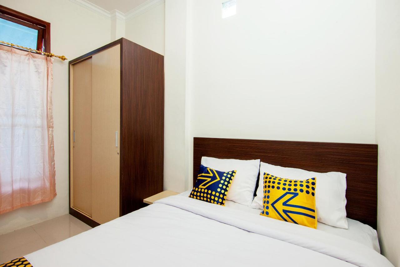 Oyo 2220 Pink'S Guest House Tarutung Esterno foto